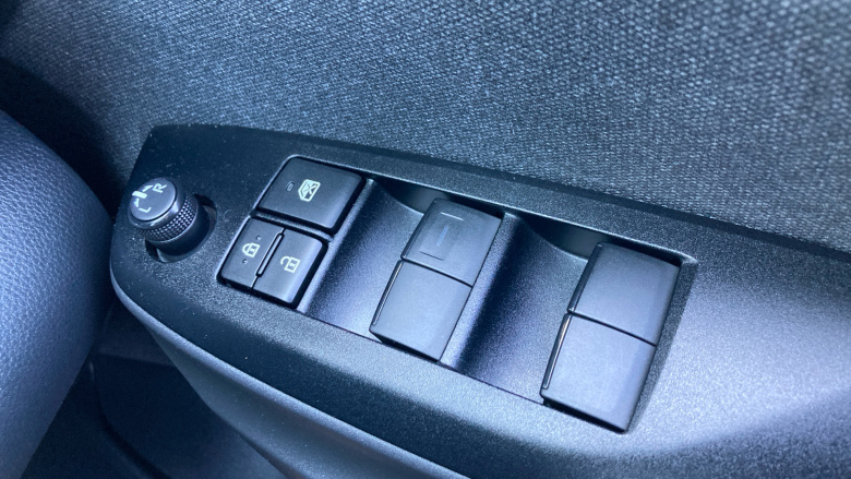 Toyota Yaris Cross 1.5 Hybrid Design 5dr CVT [Tech Pack] Hybrid Estate